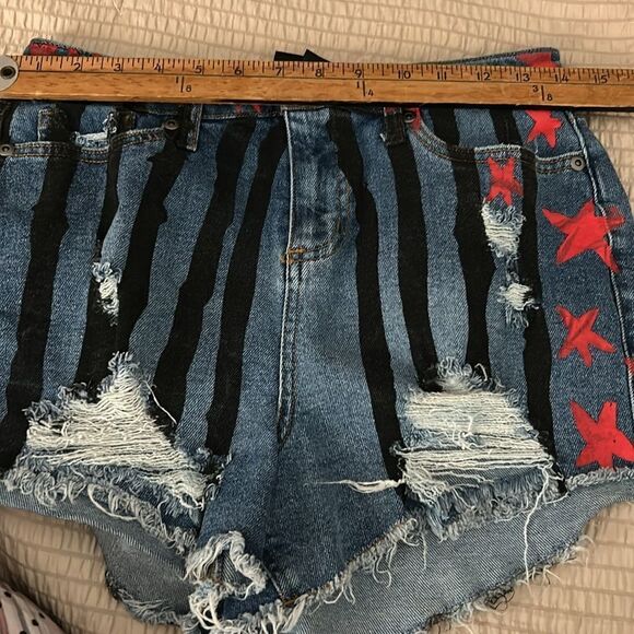 Birds of Prey Harley Quinn Denim Star-Patterned Women's Shorts - Picture 6 of 8